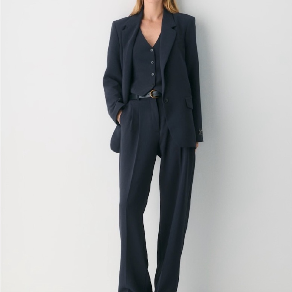 The Effortless Pant™ - Crepette™
High-waisted, wide-leg Japanese crepe trousers